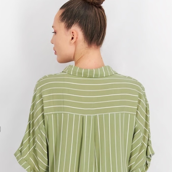 ☀️Forever 21 Spread Collar Short Sleeve Stripe Shirt Olive/Cream Size Small - Picture 2 of 5